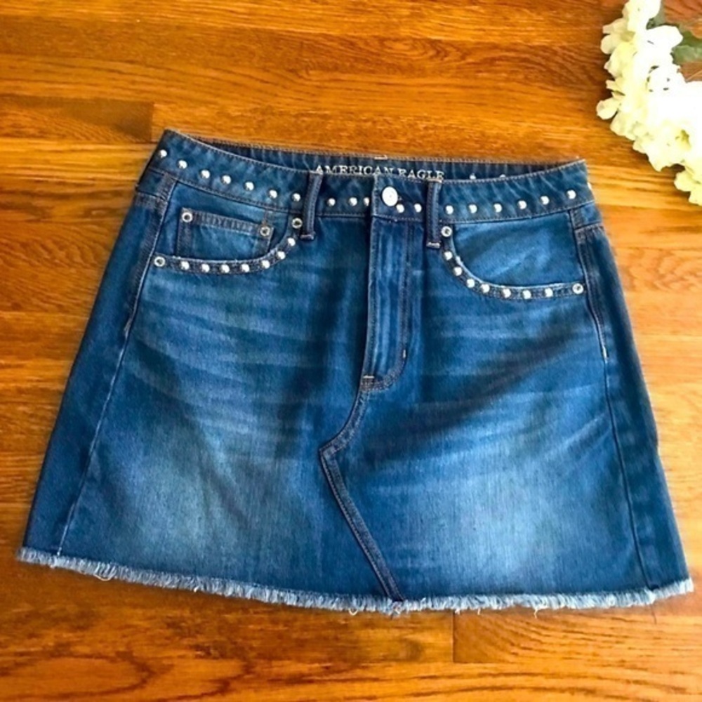 AMERICAN EAGLE STUDDED DENIM MINI SKIRT SZ 8